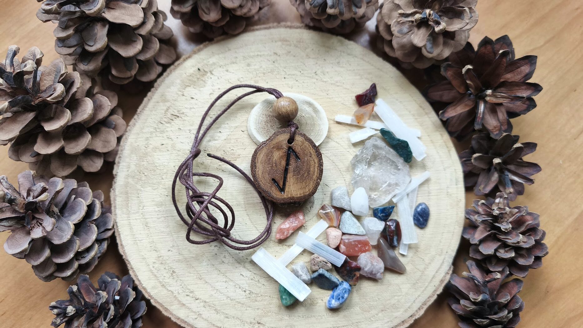 Naszyjnik Runa Eihwaz - Świętość i Moc - ręcznie wypalany na drewnie