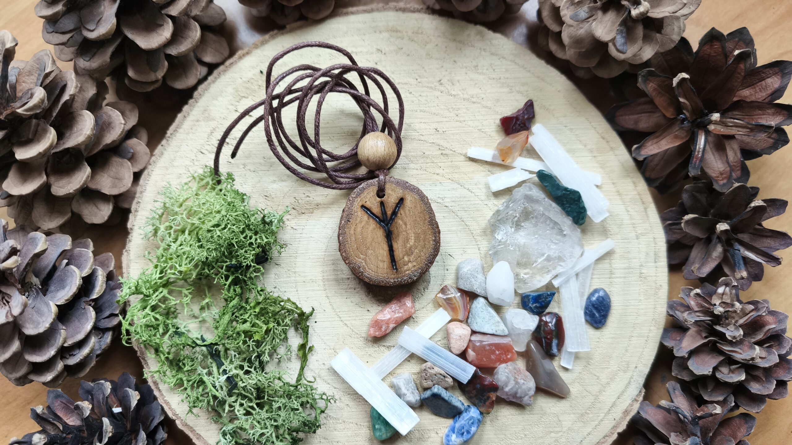 Naszyjnik Runa Algiz - Ochrona - ręcznie wypalany na drewnie