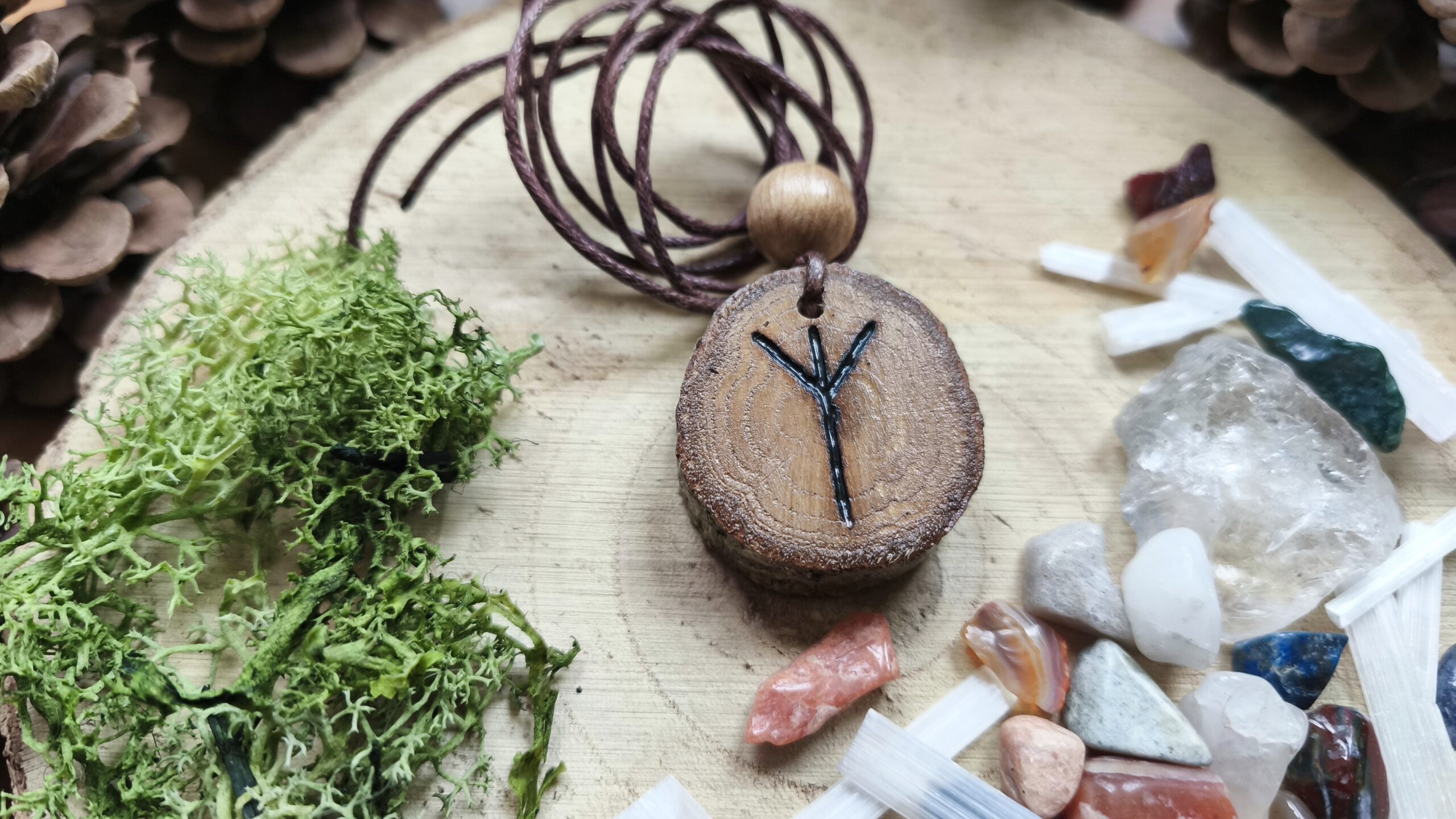 Naszyjnik Runa Algiz - Ochrona - ręcznie wypalany na drewnie