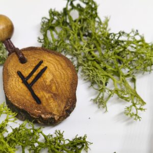 Naszyjnik Runa Fehu - Bogactwo - ręcznie wypalany na drewnie